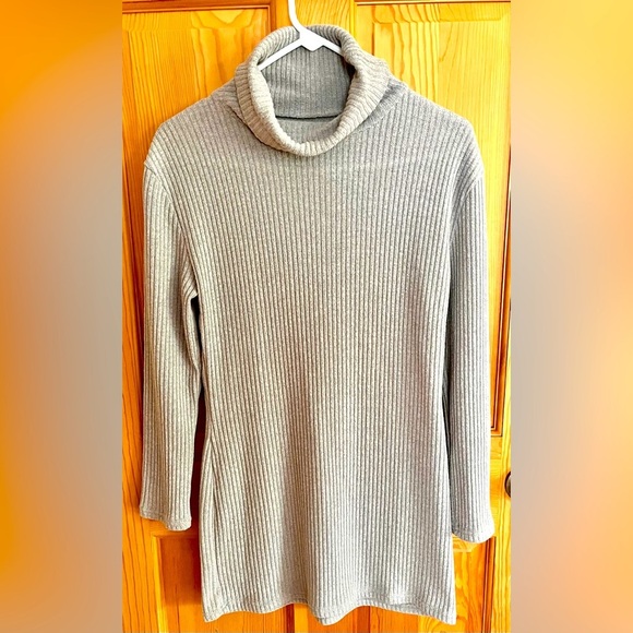 Long Gray Turtleneck Sweater Size Medium Neutral Monochrome Ribbed Tunic Fitted - Picture 1 of 11